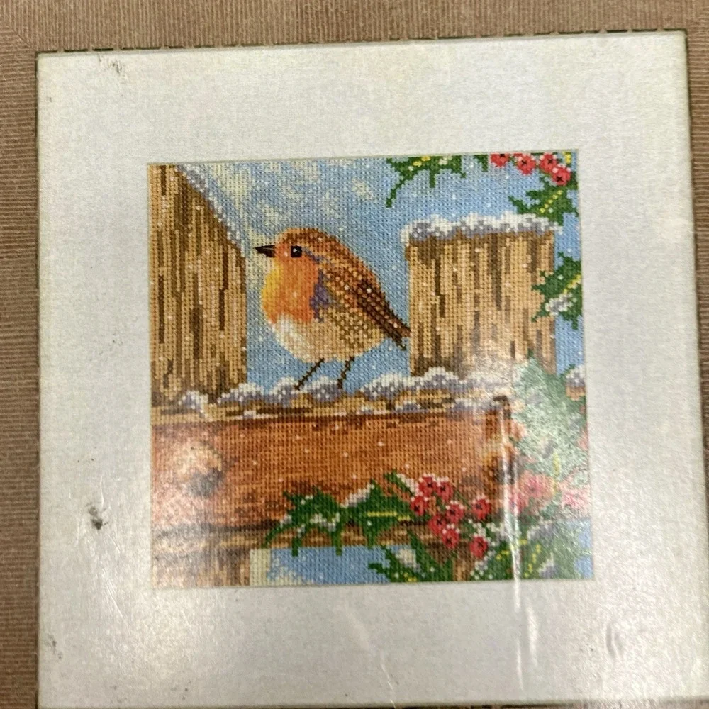 Lanarte Curious Robin Counted Cross Stitch Kit Vintage Winter Bird 18x18cm